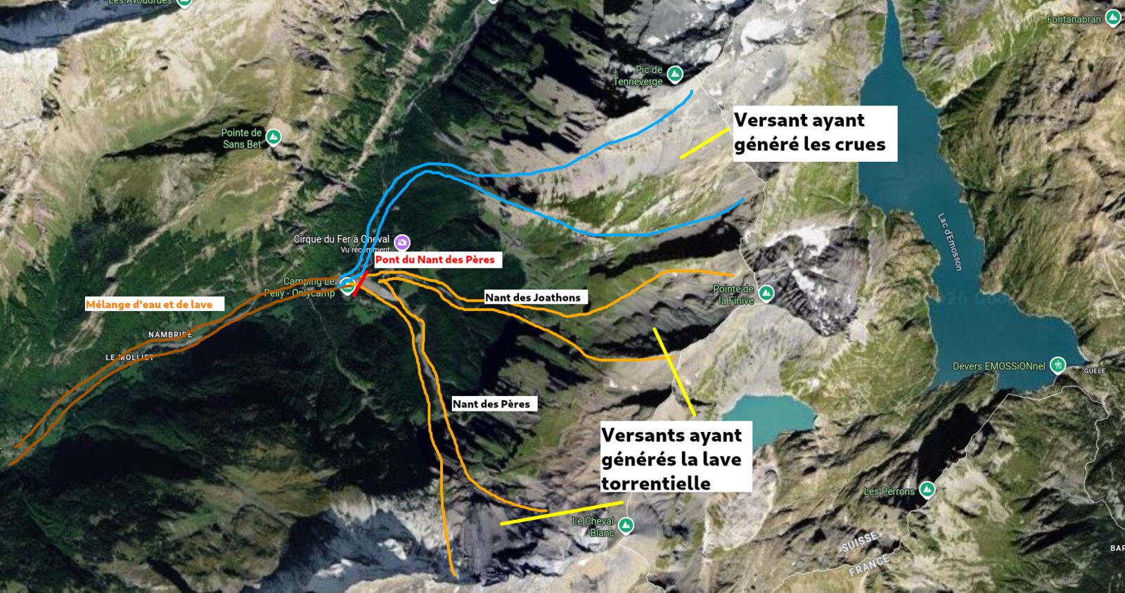 Vue aérienne annotée : en bleu le vallon de Tenneverge qui a généré les crues, en orange les vallons du Nant des Pères et du Nant des Joathons qui ont généré la lave, et le pont où la coulée a atteint la route